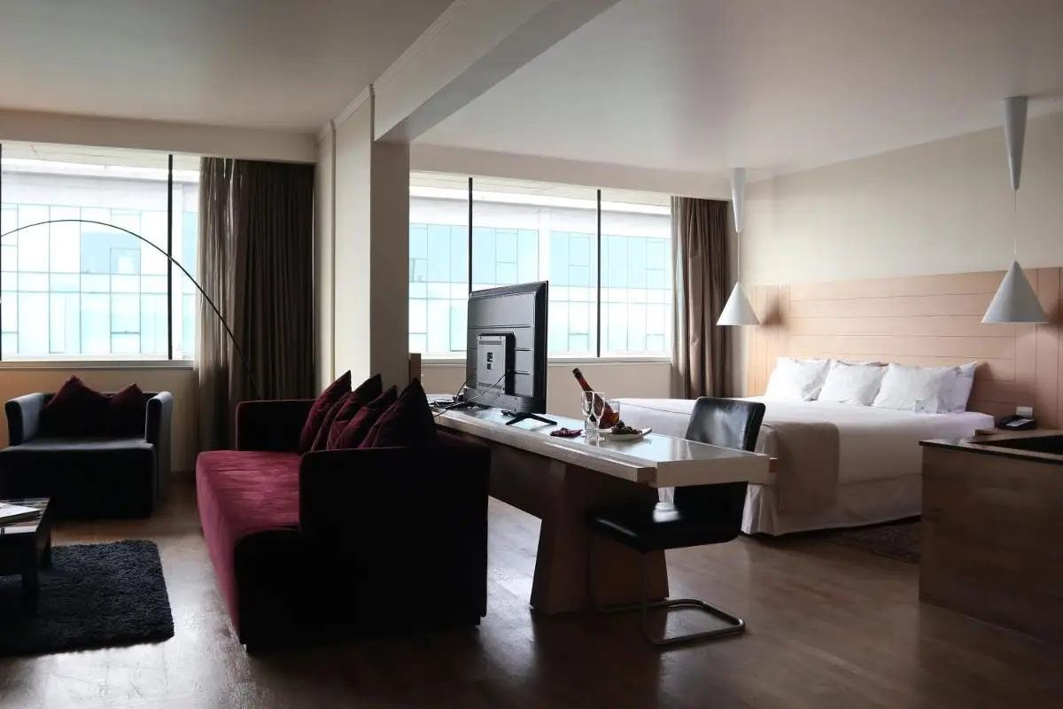 Habitación con Jacuzzi y Champagne del Wyndham Concepcion Pettra