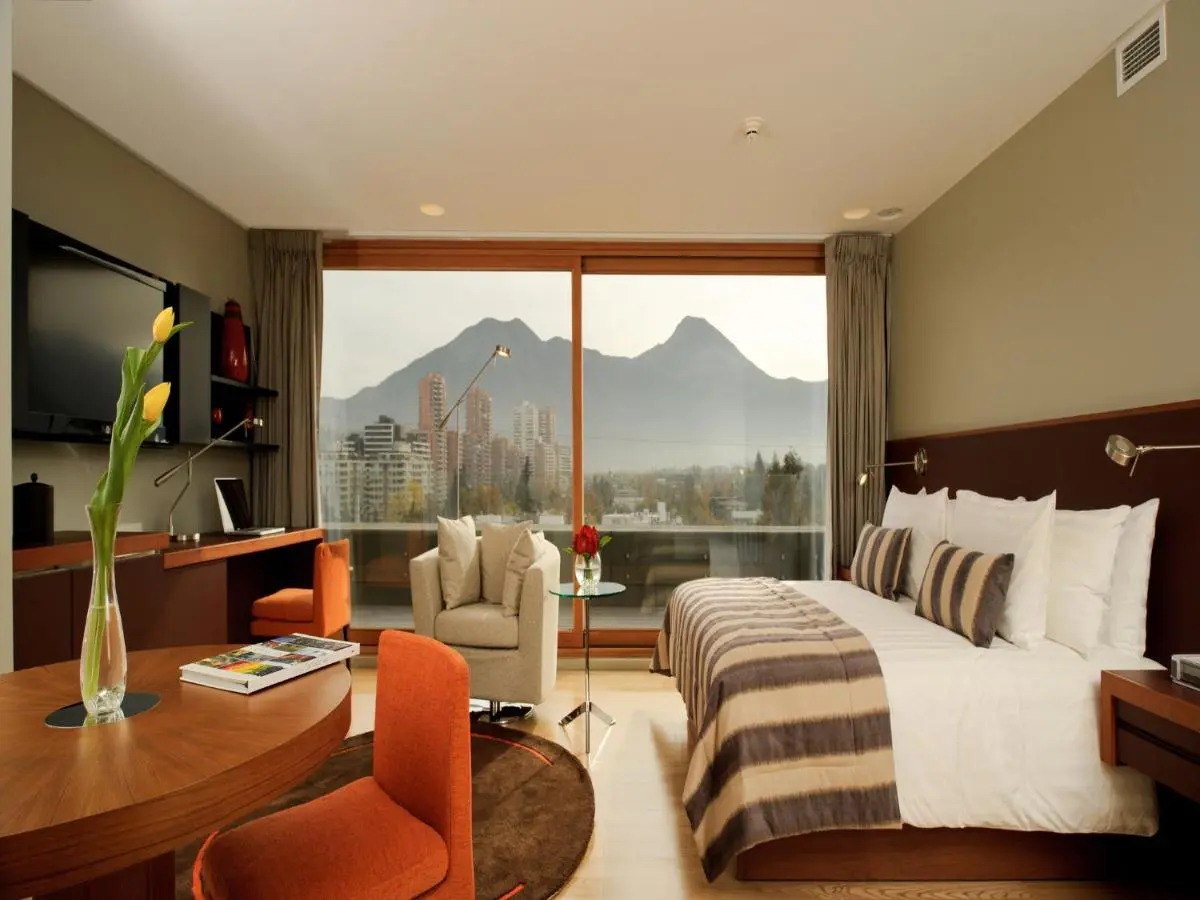 Habitación Suite con terraza Hotel NOI Vitacura Santiago