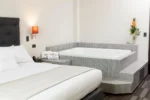 Jacuzzi de la Suite con Cama extragrande MDS Hotel Chillan