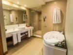 Jacuzzi de la Suite con terraza Hotel NOI Vitacura Santiago