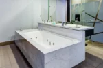 Jacuzzi en la Habitación de la Suite Junior Wyndham Santiago Pettra Santiago