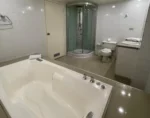 Jacuzzi en la Habitación del Hotel Apart Colón Puerto Montt