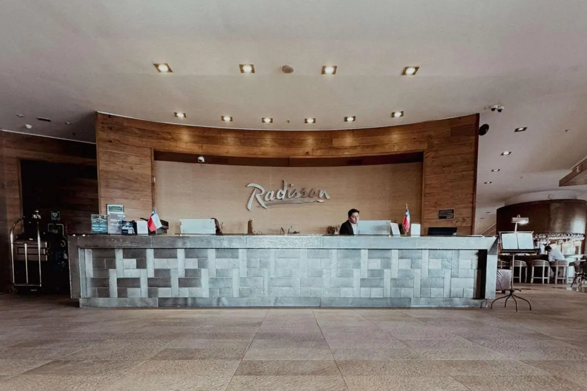 Recepción del Radisson Hotel Puerto Varas