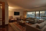 Salón con vistas de la Suite Presidencial Hotel Plaza El Bosque Ebro Santiago