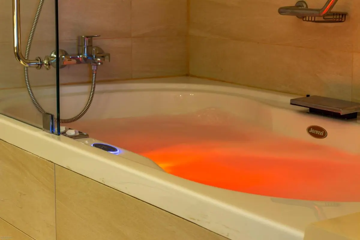 Suite con bañera de hidromasaje Hotel Chagall Copiapó con Jacuzzi Privado