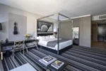 Suite Junior con bañera de hidromasaje y cama extragrande Wyndham Santiago Pettra Santiago